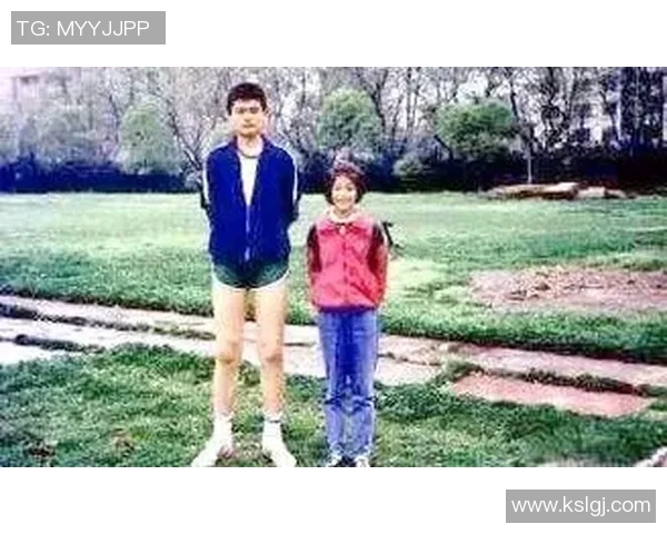 姚明与文班的篮球之路对比：从巨人到新星的成长与挑战