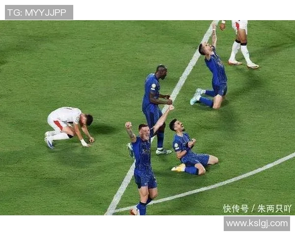 足球明星赛前祈祷视频曝光引发球迷热议信仰与胜利的交织